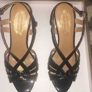 Elie Tahari Black patent leather pumps